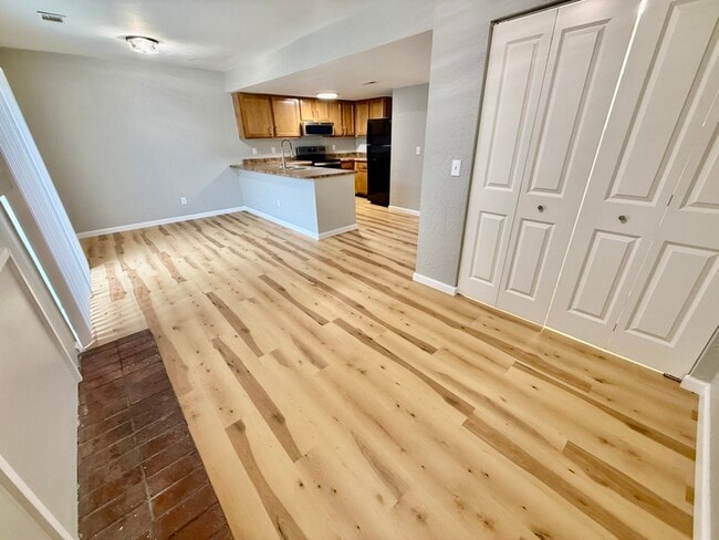 Building Photo - 204 W Wesley Dr