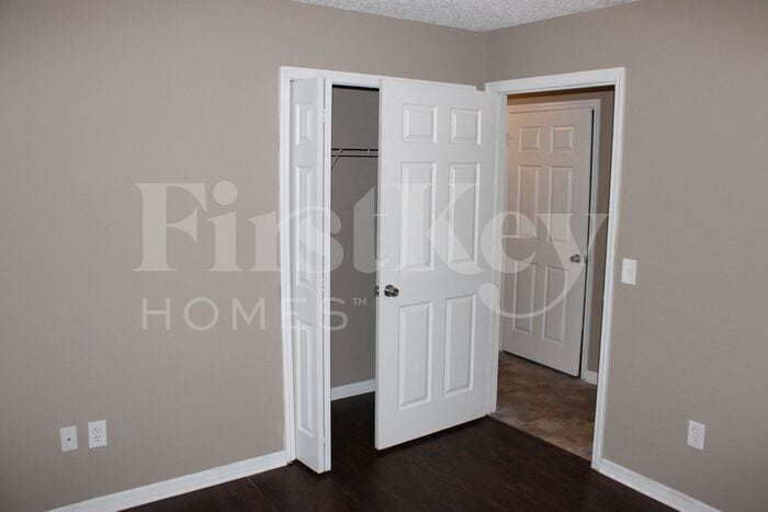 Building Photo - 14936 SE 25 Pl