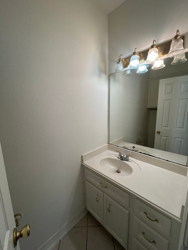 Building Photo - 1419 Miller Ave