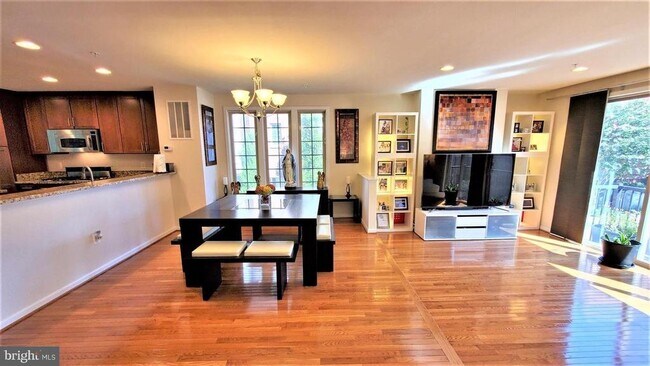 Building Photo - 9700 Cedar Farm Cir