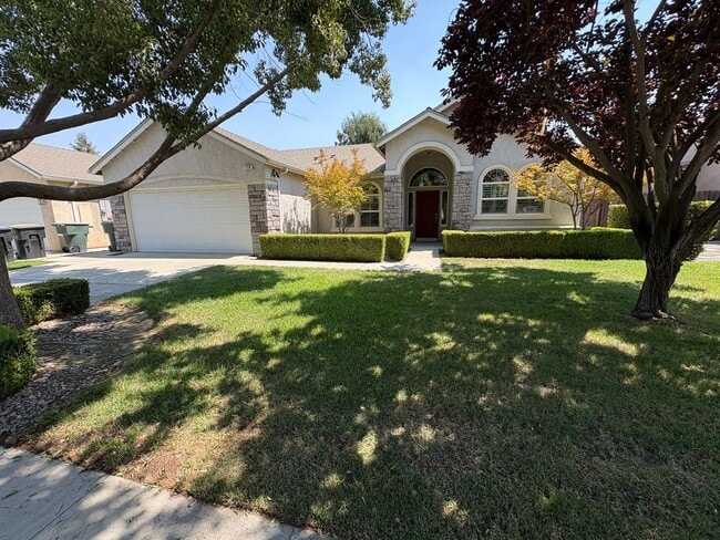Primary Photo - Immaculate NW Visalia home for rent!