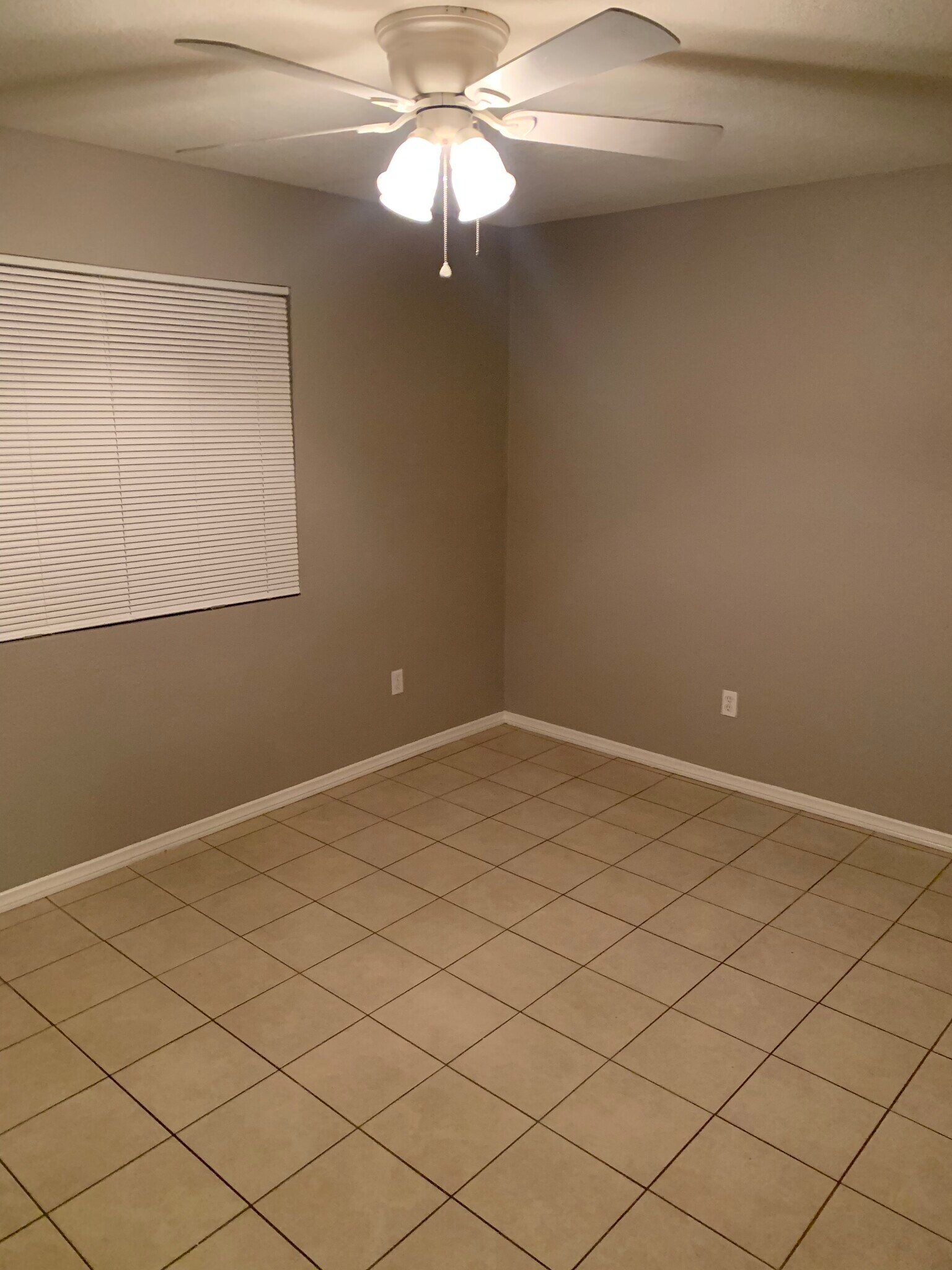 Building Photo - 220 N Hargrave St