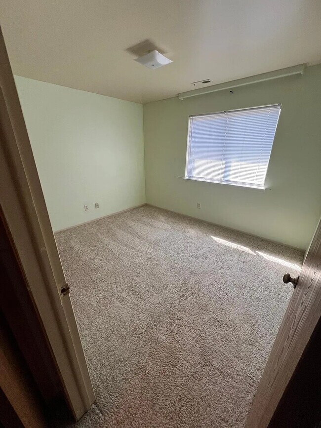 Building Photo - 4652 E 10 Mile Rd