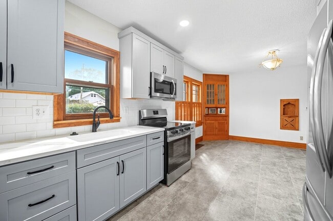 Building Photo - 411 Kingsley Ave