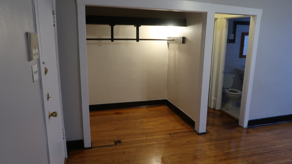 Building Photo - 4354 N Elston Ave