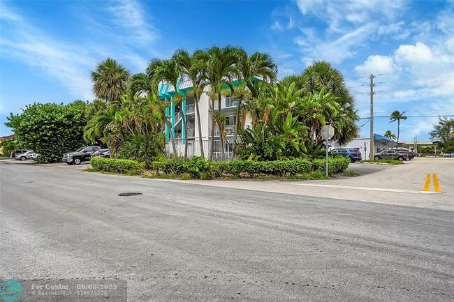 Building Photo - 2715 NE 49th St