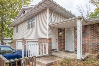 Building Photo - 613-615 Pear Tree Circle