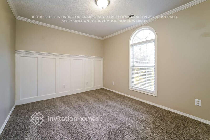 Building Photo - 905 Castlerock Way