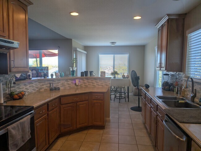 Building Photo - 5616 S Quemoy Ct