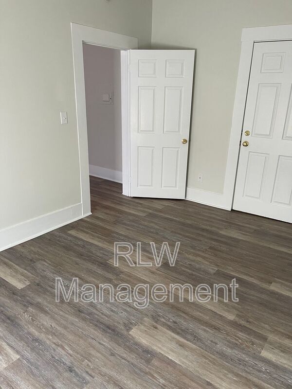 Building Photo - 11 N Central Ave