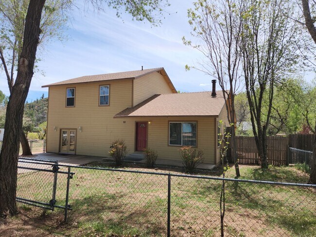 Building Photo - 93 S Rainbow Dr