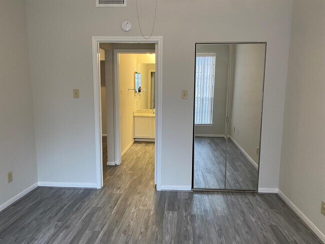 Building Photo - 2121 El Paseo St