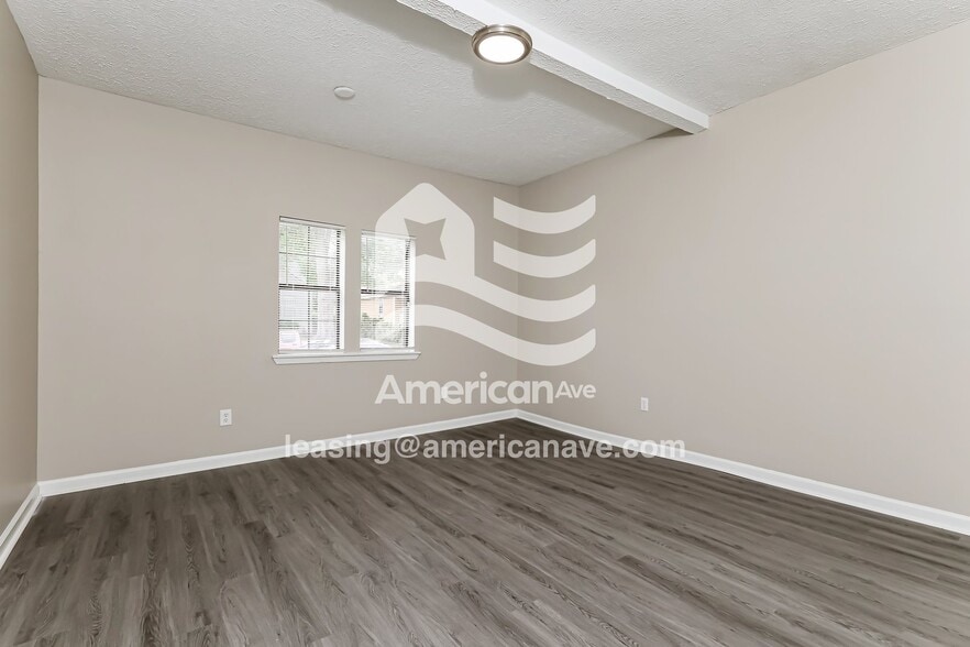 Building Photo - 335 Dewitt Ave