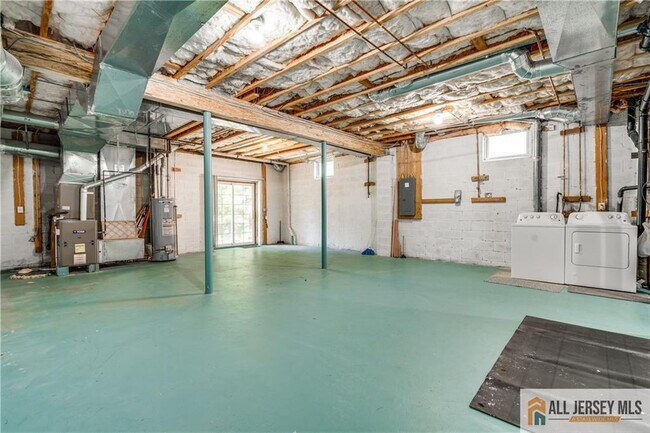 Building Photo - 9 E Burgess Dr
