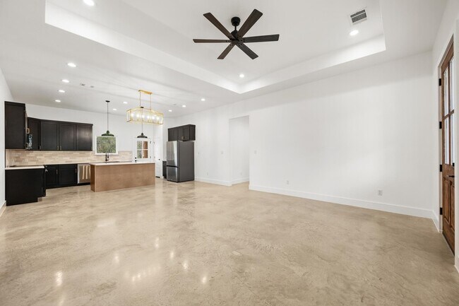 Building Photo - 830 Woodland Hills Dr