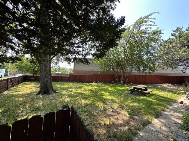 Building Photo - 5640 N Talman Ave