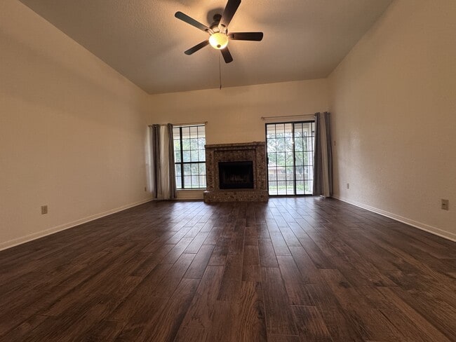 Building Photo - 1801 Thomas Ct