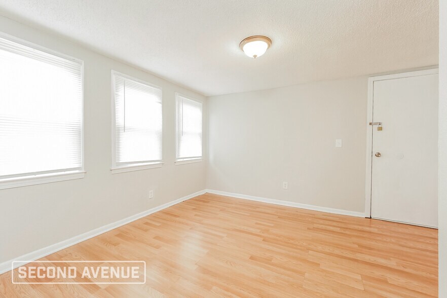 Building Photo - 4412 Kensington Ave