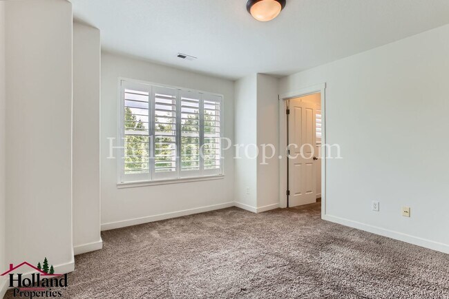 Building Photo - ** BEST PRICE ** - Wonderful 3 Bed 3 Bath ...