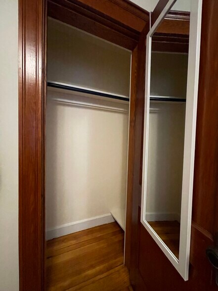 Building Photo - 60 Landseer St