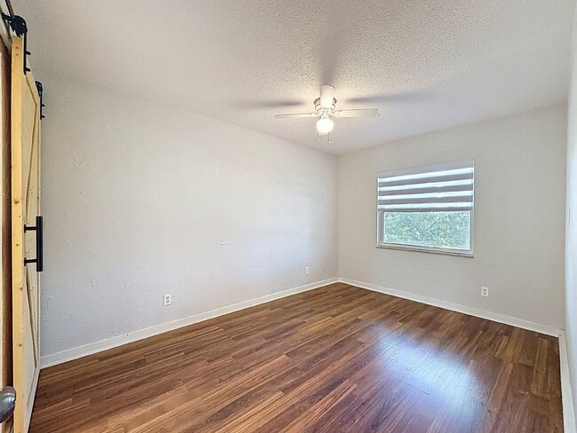 Building Photo - 8302 Bardmoor Blvd