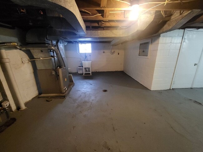 Building Photo - Newly renovated 3 bedroom house in Brookli...
