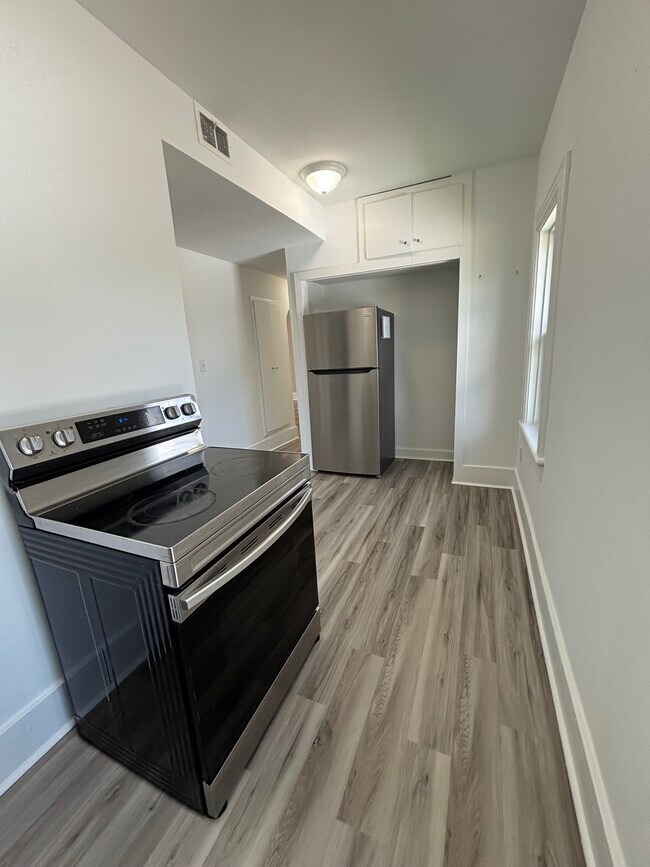 Building Photo - 718 Aetna St