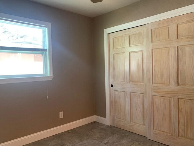 Building Photo - Charming Home In Gulfports Marina District