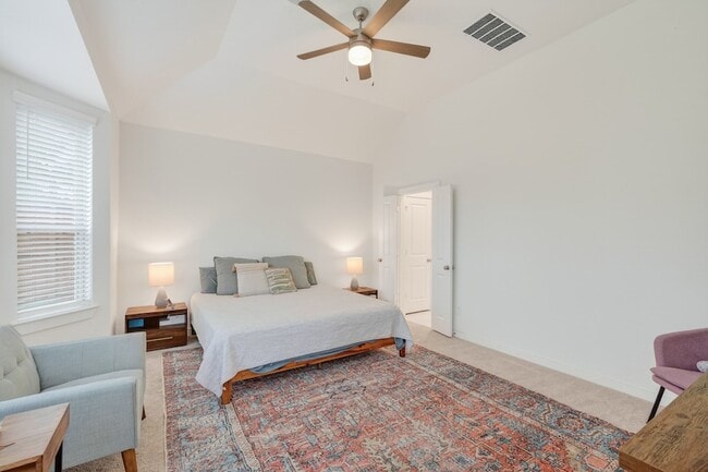 Building Photo - 8145 Overland Grv