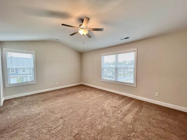 Building Photo - Stunning 3BD, 3BA End Unit Raleigh Townhome on a Corner Lot with High End Features in an HOA Comm...