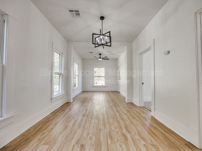 Building Photo - 811 W Wade St