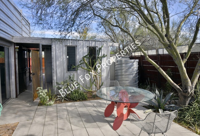 Building Photo - 1150 E 15th St