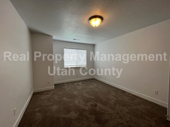 Building Photo - 10863 N Sandstone Way