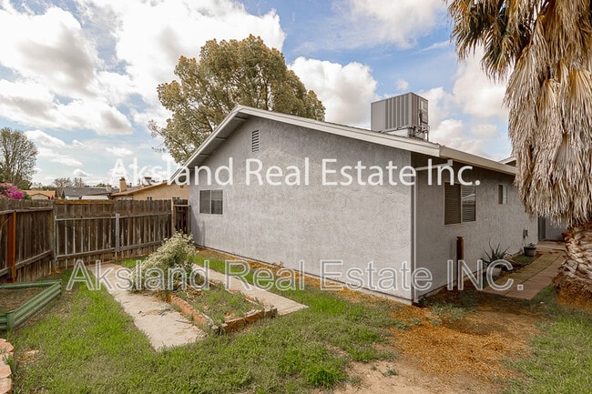 Building Photo - 354 Blossom Dr