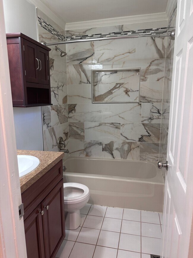 Building Photo - 7 Wisina Ct