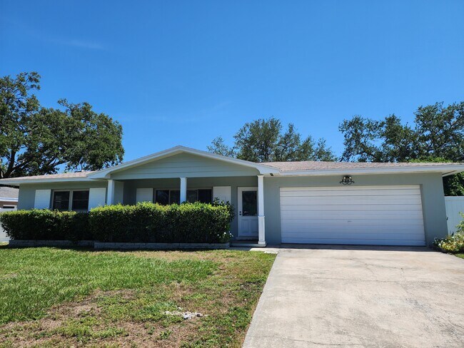 Primary Photo - 2347 Eastwood Dr