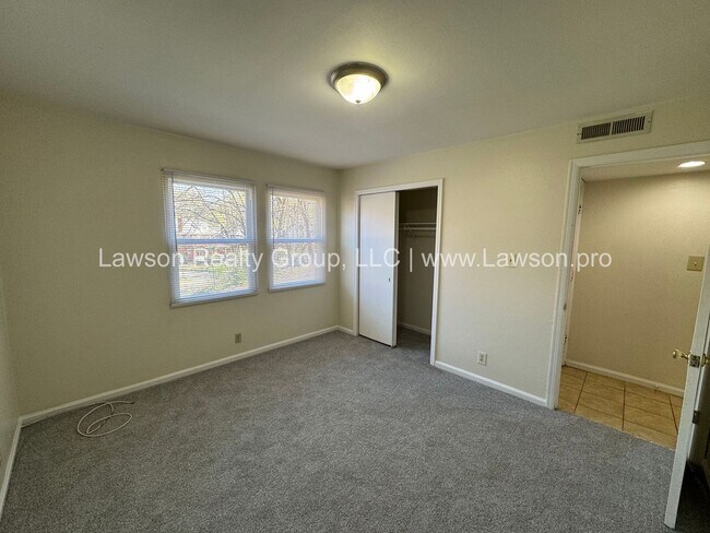 Building Photo - 954 Floyd Ave SW
