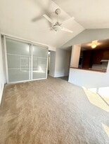 Building Photo - 260 Streamwood