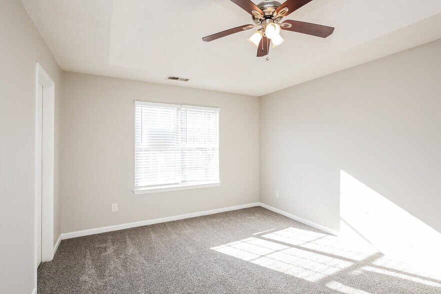 Building Photo - 2457 Briar Knoll Rd