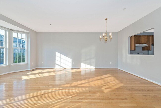 Building Photo - Fantastic Townhouse w/ Garage - Quick High...