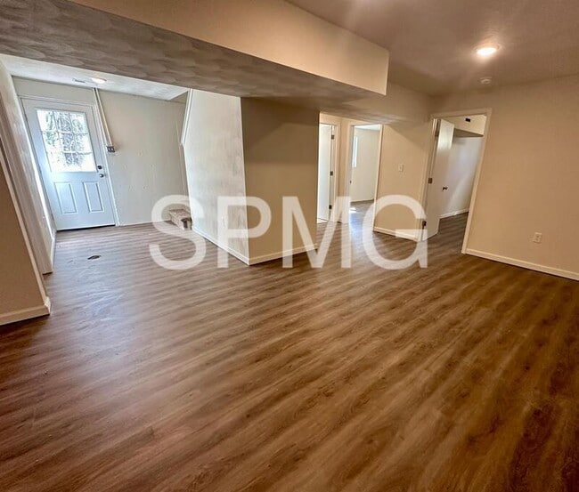 Building Photo - 612 Landfair Dr