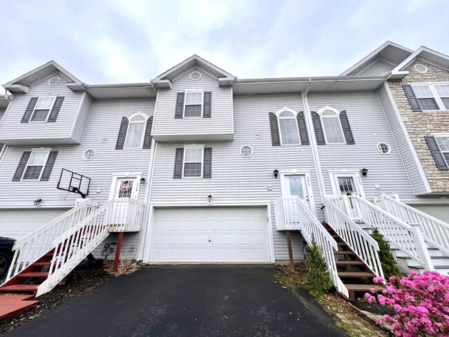 Building Photo - Cranberry Township - 3 Bedroom 2.5 Bathroo...