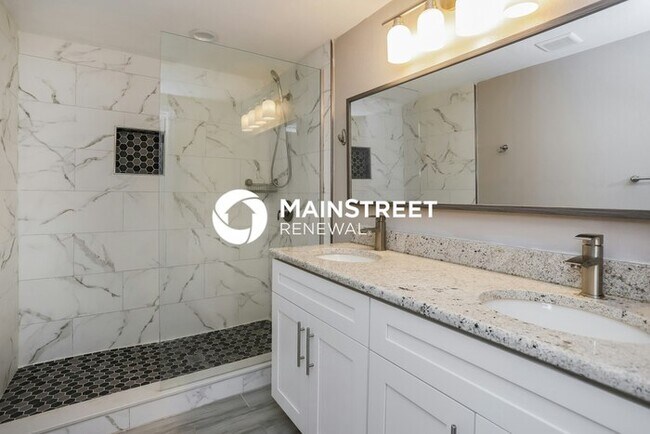 Building Photo - 3 Bedroom Pet-Friendly Home in Clearwater, FL with Main Street Renewal