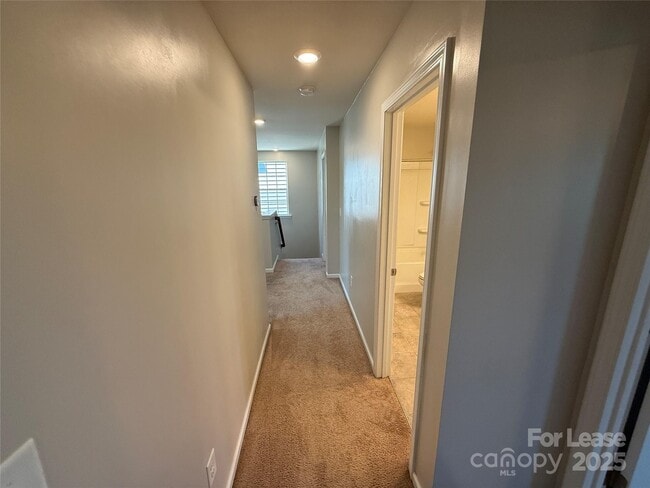 Building Photo - 15124 Evergreen House Dr