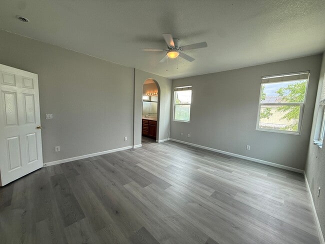 Building Photo - 4 Bed| 2.5 Bath | 2090 SF | Two Story | Tenant pays $175 monthly for WS&G