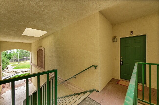 Building Photo - $1,550.00 - 2 Bedrooms, 2 Bathrooms, Duple...