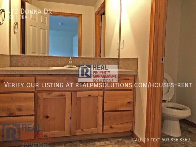 Building Photo - 472 Donna Dr