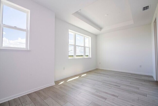 Building Photo - Modern 3-Bedroom 3.5-Bath Townhome with EV Charger, Smart Home Features, 2-Car Garage & Resort-St...