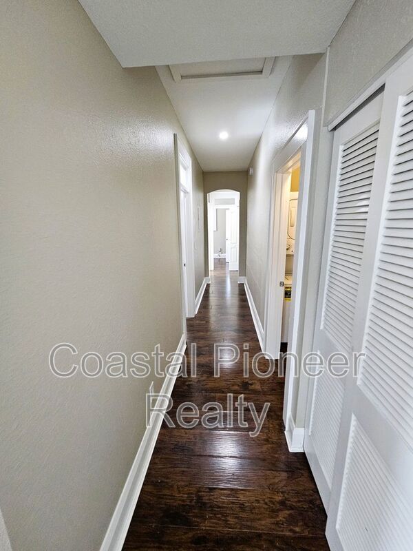 Building Photo - 209 S Westland Ave