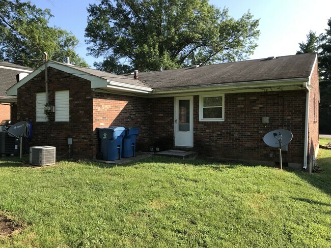 Building Photo - 4 Seminole Dr